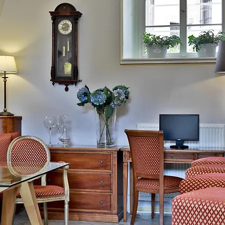 Отель Appia Residences 4*